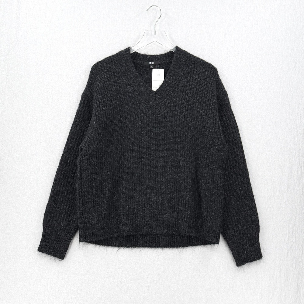 UNIQLO Fluffy V-neck Sweater Large Dark Gray V-Neck Knit Pullover Long Sleeve